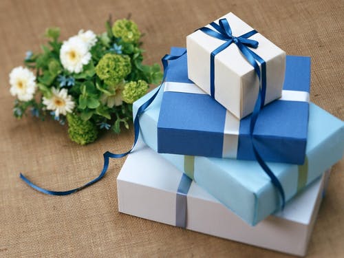 7 Gift Ideas That Will Make You A Hit At The Office –